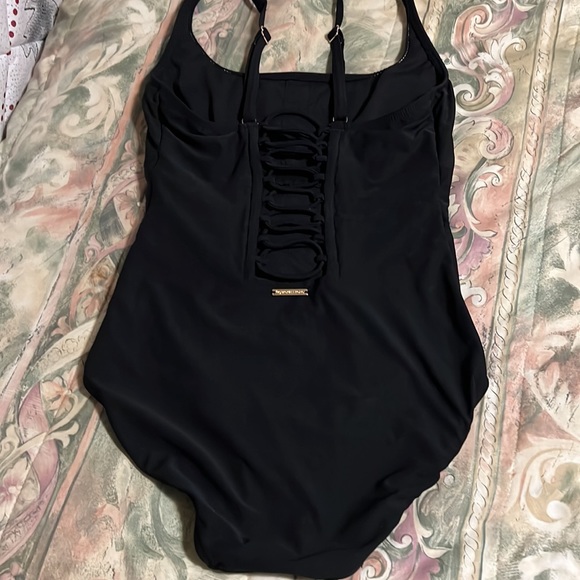 Brand new Michael Kors full bottom coverage. Built in support - Picture 2 of 4